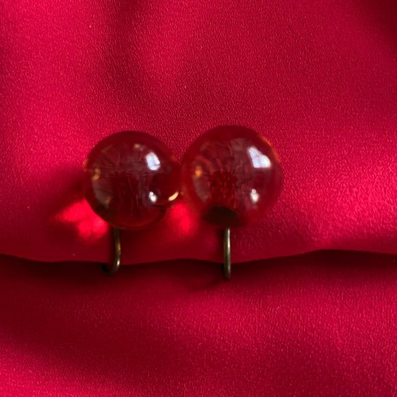 Vintage Clip-On Earrings - Picture 3 of 8
